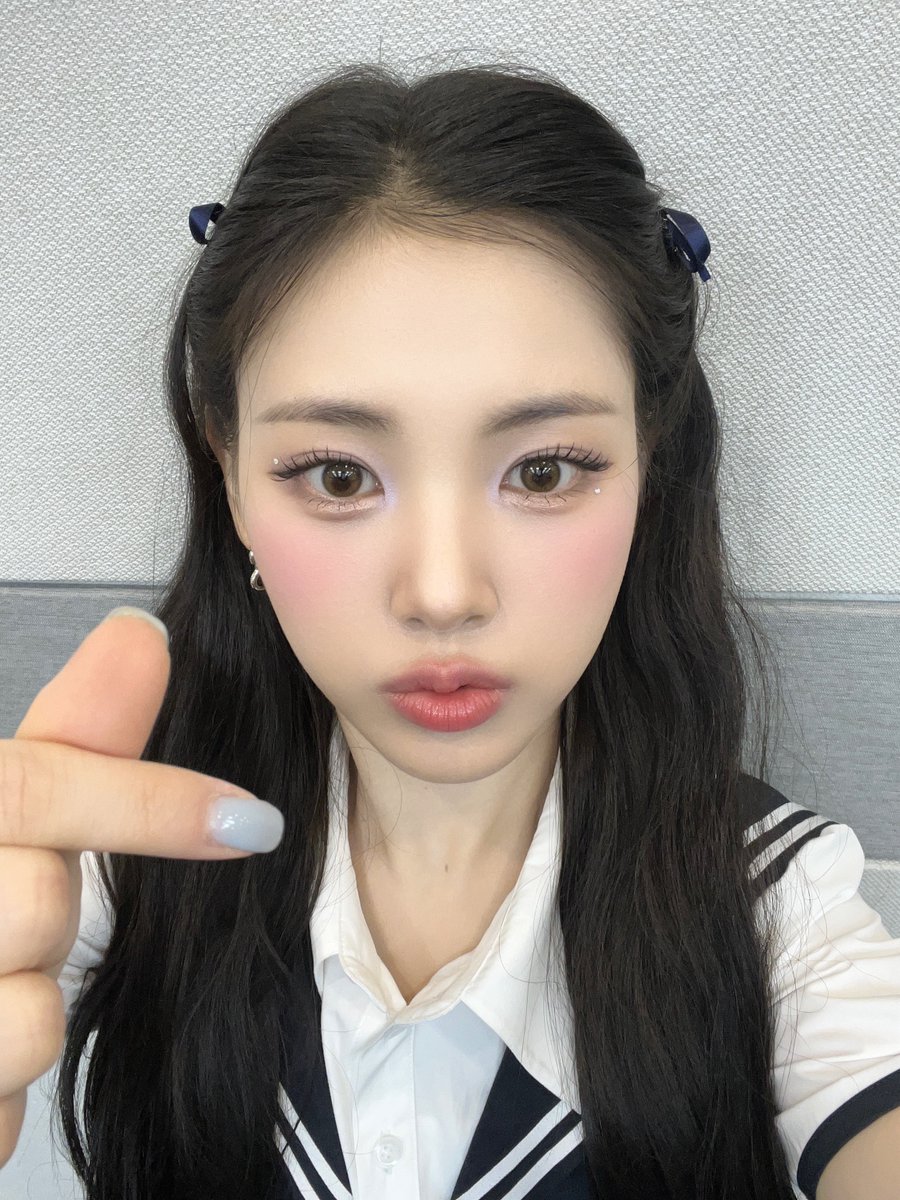 AlonsoNvl's tweet image. ✉️ WV drop: Yihyun [2]
💬: SBS Gayo Daejeon Summer, done 🩵🐰
Our 🍒members🍒 worked so, so hard, and thank you to all the fans for cheering us on! 💗
Everyone, go wash up quickly and get a good night’s sleep! I really, really love you 😋
Where to next? 😉
🗓️ 27.07