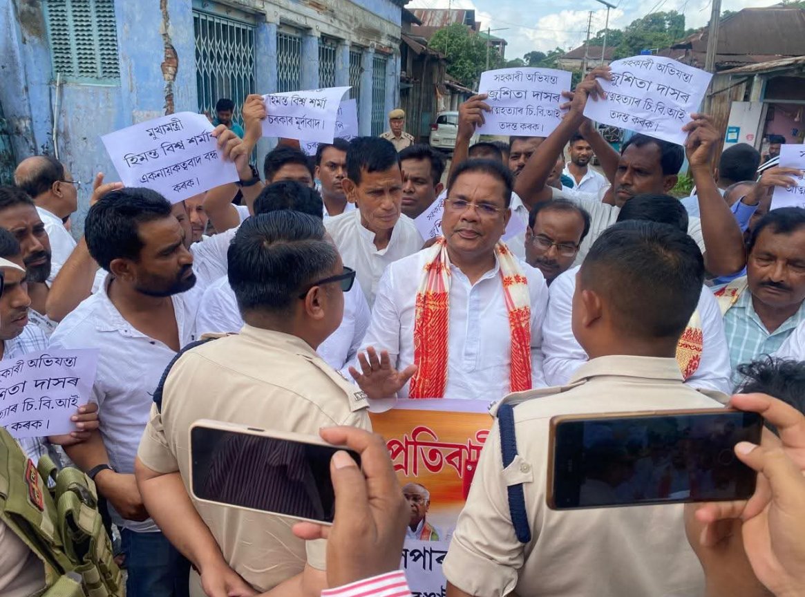 INCAssam's tweet image. Goalpara District Congress staged a strong protest demanding justice for Jyoshita Das and a CBI probe into the PWD scam her tragic death exposes deep rot in BJP’s corrupt rule.
#JusticeForJyoshita
📍Goalpara