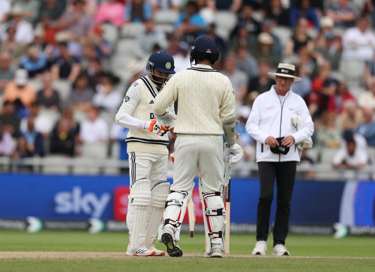 Shubham_Neuro's tweet image. A 100-run partnership between an all-time great all-rounder and a promising young all-rounder has kept India's hopes alive of drawing this test match. THE FIGHT IS ONN!! 👏🔥
Proper Sydney test vibes!!!
#ENGvIND #TestCricket