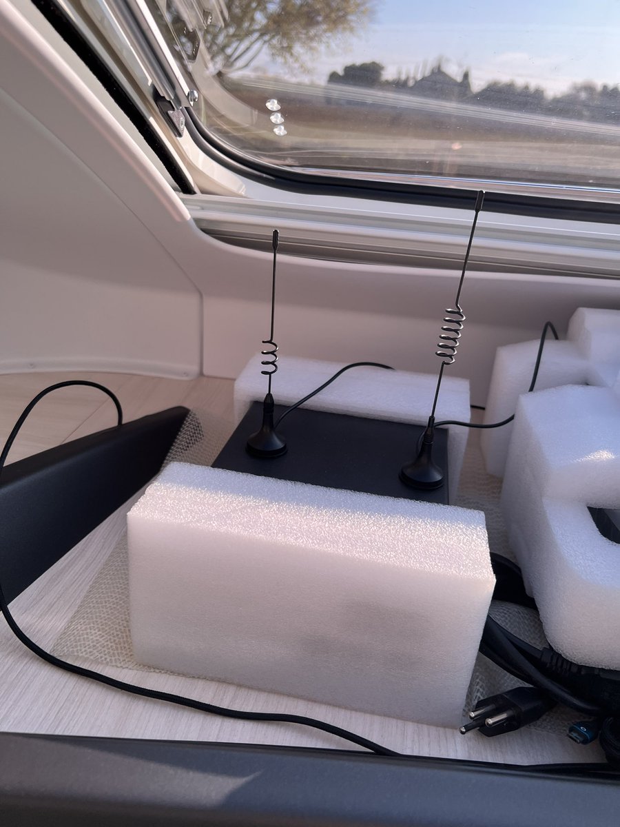 Installation de mes 2 nodes Meshtastic dans mon escargot à 4 roues 🚐
#meshtastic #433mhz #868mhz #LongFast #hamradio #radioamateur #lilygo #tbeam