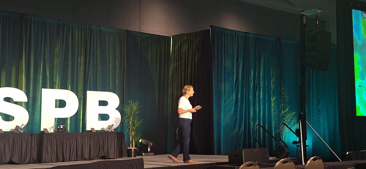 ASPB's tweet image. ASPB Fellow Anja Geitmann presents "From microstructural features to macroscopic traits" exploring @GeitmannLab's work to understand the hierarchical architectural concepts underpinning metabolic processes. @PlantMcGill #PlantBio2025