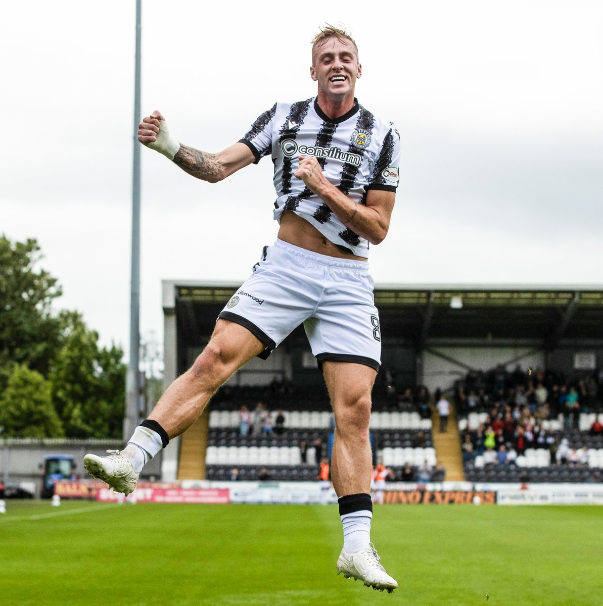 PLZSoccer's tweet image. 📸 HT St Mirren 2 Ayr United 0
A brace from Killian Phillips has Saints heading into the break on top.
📲Subscribe to PLZ Soccer YouTube NOW bit.ly/3Ui7v6X