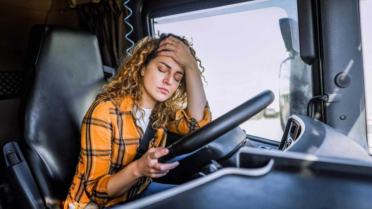 dft's tweet image. Truckchauffeur ontslagen na veelvuldig te laat komen: ’Je verslaapt je iedere keer’ telegraaf.nl/financieel/gel…