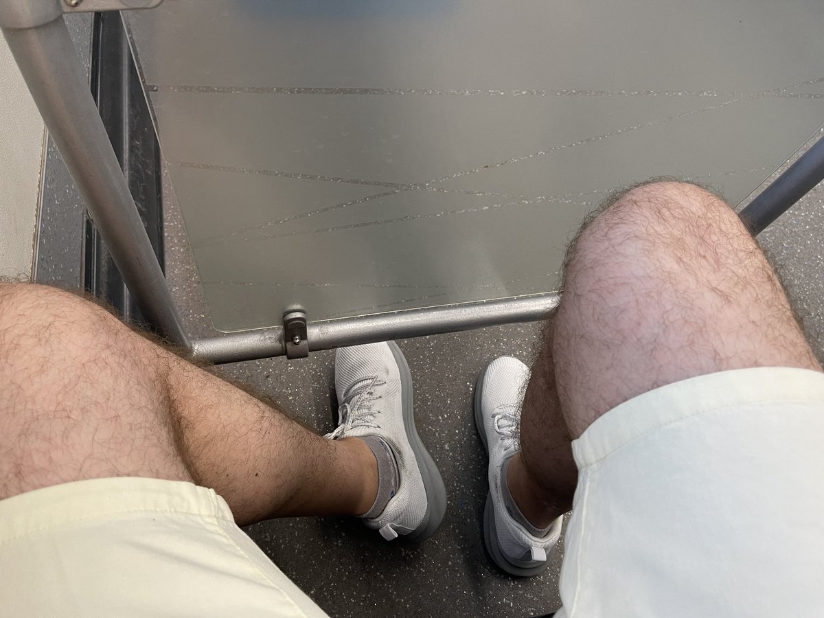bellendmusk's tweet image. Как удобно сегодня ездить в общественном транспорте Москвы — Интернета по понятным причинам нет, заплатить за проезд можно только натурой.