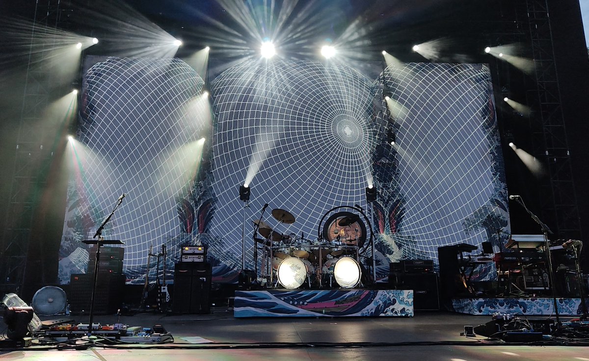 We're sure you'll know which #SaucerfulOfSecrets song this is the lighting for...but where are the band?