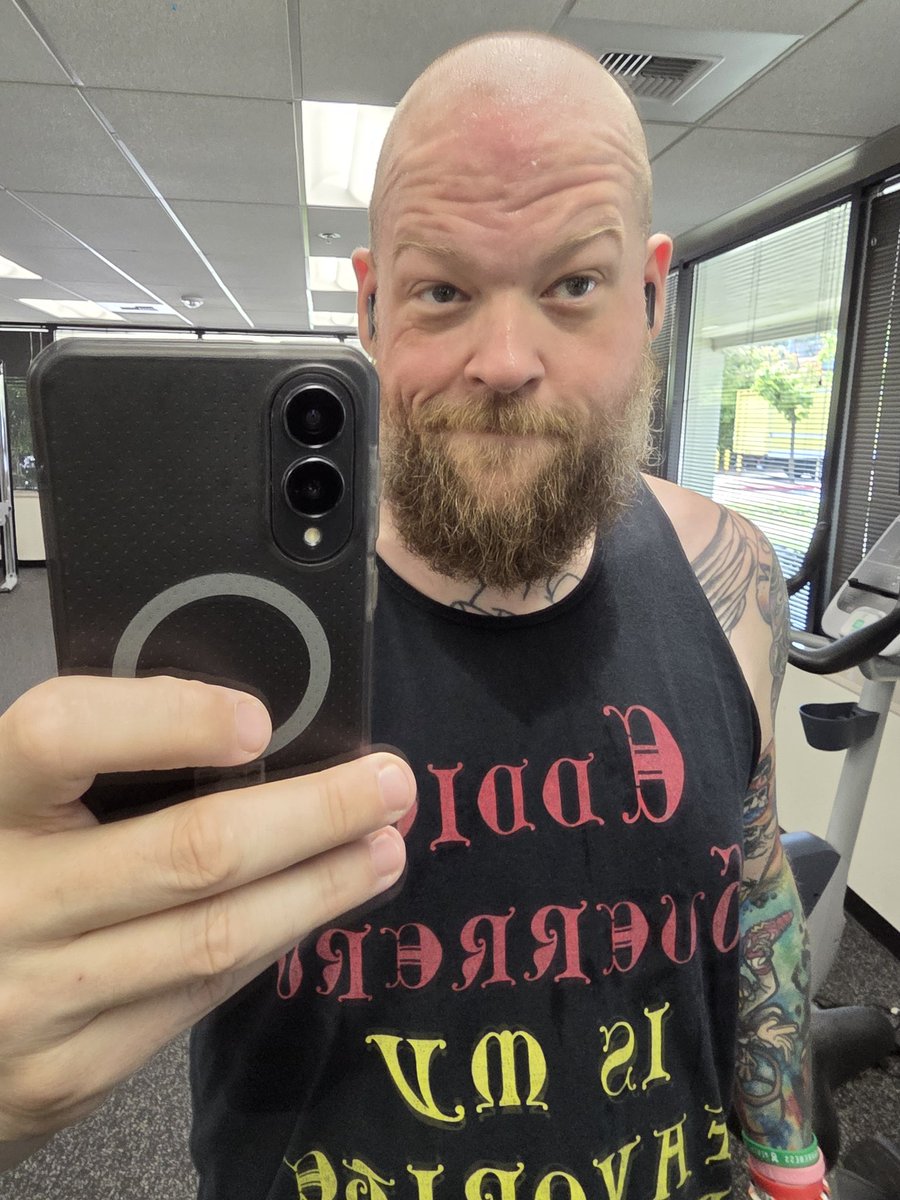 JaimsVanDerBeek's tweet image. 8 miles on the exercise bike..
Sweaty!