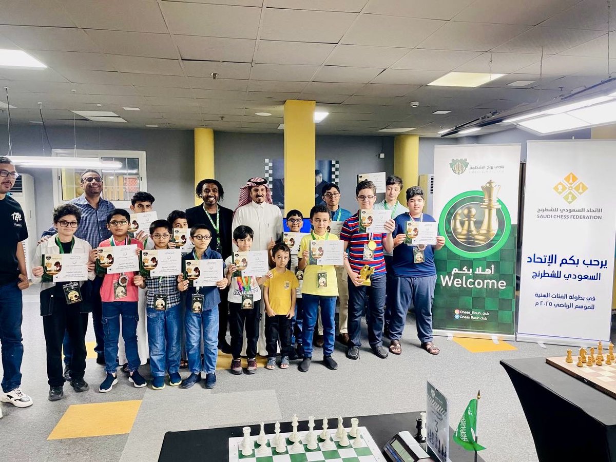 groupchess1's tweet image. الطموح اللامحدود في قلب روح الشطرنج” ♟️
تجلّى المشهد في بطولة الفئات السنية بمدينة جدة، حيث جمع الشطرنج قادة الرؤية وصُنّاع الأثر.
♟️سعادة الأستاذ/ محمد المسعودي – رئيس الاتحاد السعودي للشطرنج@vipchessksa
القيادة التي تُلهم وتدعم، وتؤمن بأن الشطرنج قوة فكرية تصنع الأبطال.…
