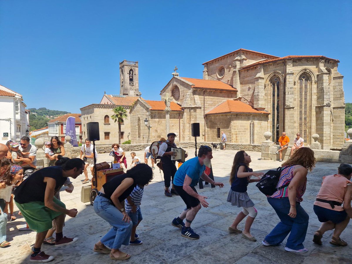 🎭 Que ben o pasamos esta fin de semana co Festival de Artes Escénicas "Vai de Rúa 2025"!

📸 Aquí vos deixamos unhas imaxes.
