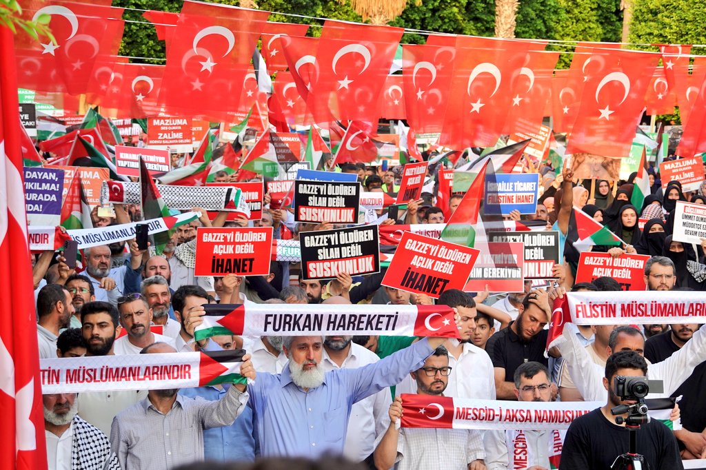 Mescidi Aksa Onurumudur..
Gazzeİçin TekYürek
<a href="/alparslankuytul/">Alparslan Kuytul</a>