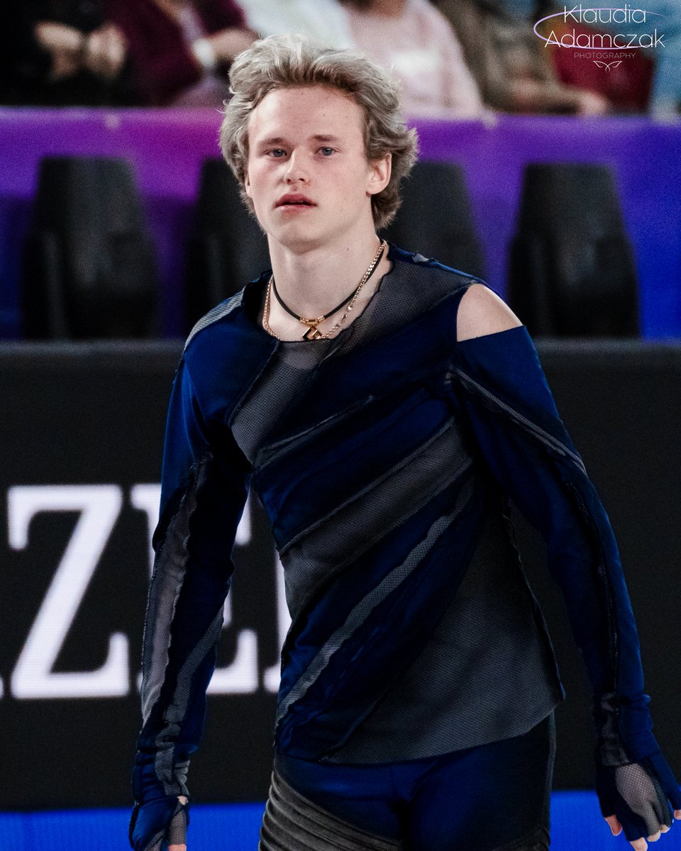 admczakworks's tweet image. before and after the performance βοΈ
Grand Prix Final 2024
#iliamalinin #gpfigure