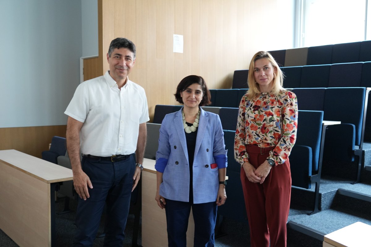 ImperialChemEng's tweet image. We were honoured to host Prof Lydia Bourouiba from MIT to close out our Distinguished Seminar Series for the academic year.
Prof. Bourouiba delivered a fascinating talk offering deep insights into the complex dynamics at the intersection of fluid mechanics and biophysics.