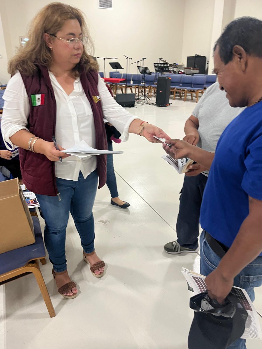 ConsulMexOrl's tweet image. ✨ Hoy se llevó a cabo sesión informativa en la Misión San Juan Diego en Dover, FL
Con la @VAIMORL y equipo del Consulado se brindó orientación y asistencia consular a connacionales para información de servicios consulares, plan familiar, programa #MéxicoTeAbraza asi como el…