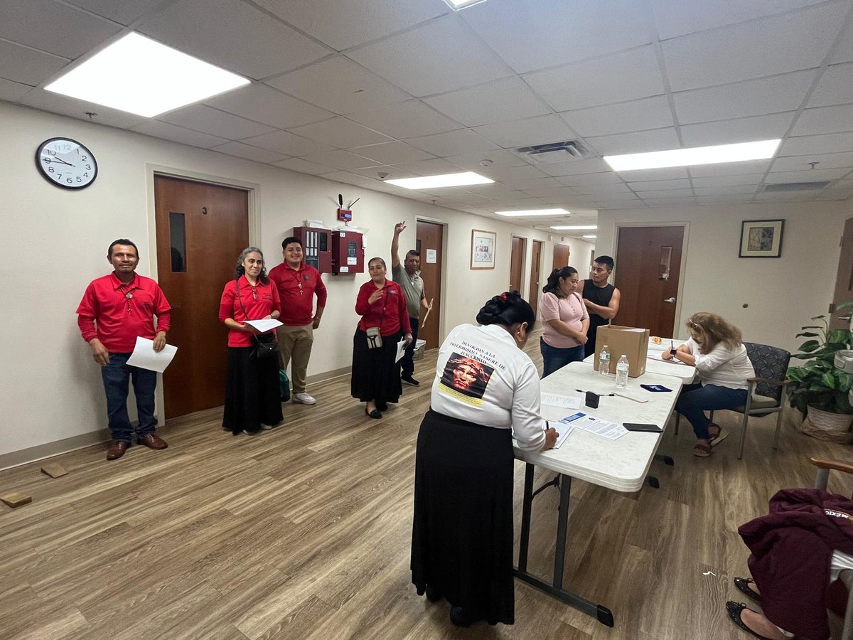 ConsulMexOrl's tweet image. ✨ Hoy se llevó a cabo sesión informativa en la Misión San Juan Diego en Dover, FL
Con la @VAIMORL y equipo del Consulado se brindó orientación y asistencia consular a connacionales para información de servicios consulares, plan familiar, programa #MéxicoTeAbraza asi como el…