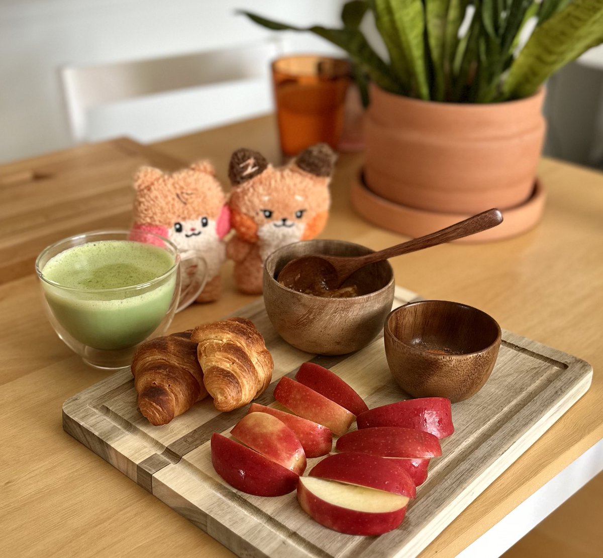 seokuririn's tweet photo. 🐹🍵🥐🍎🦊

#binini #thewnini https://t.co/CoOK5anA9N