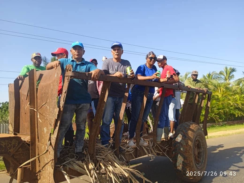 CubaMES's tweet image. 💪🇨🇺 El Centro Universitario Municipal Guanajay de la @UnivArtemisa se sumó con entusiasmo al trabajo voluntario convocado por el Comité Municipal del Partido, en apoyo a la siembra de caña en la CPA Orlando Nodarse.

ℹ️📷 #CUMGuanajay
#Cuba #UniversidadCubana