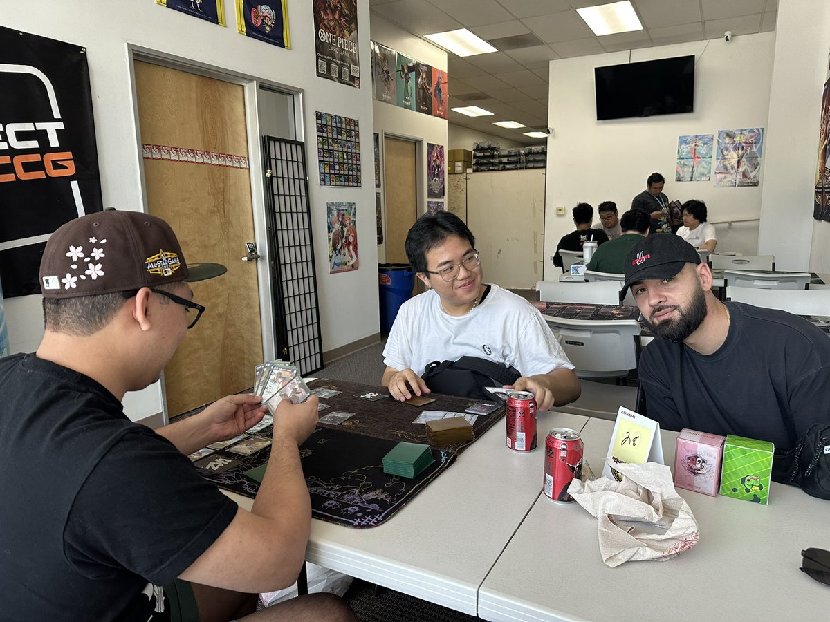 AzukiTCG's tweet image. back here at @ProjectCCG with 3 TCG goats @unlikelyherox and @Kyllval and Casey (with the Azuki hat)
we've been coming to ProjectCCG a lot... could there be something in the works?