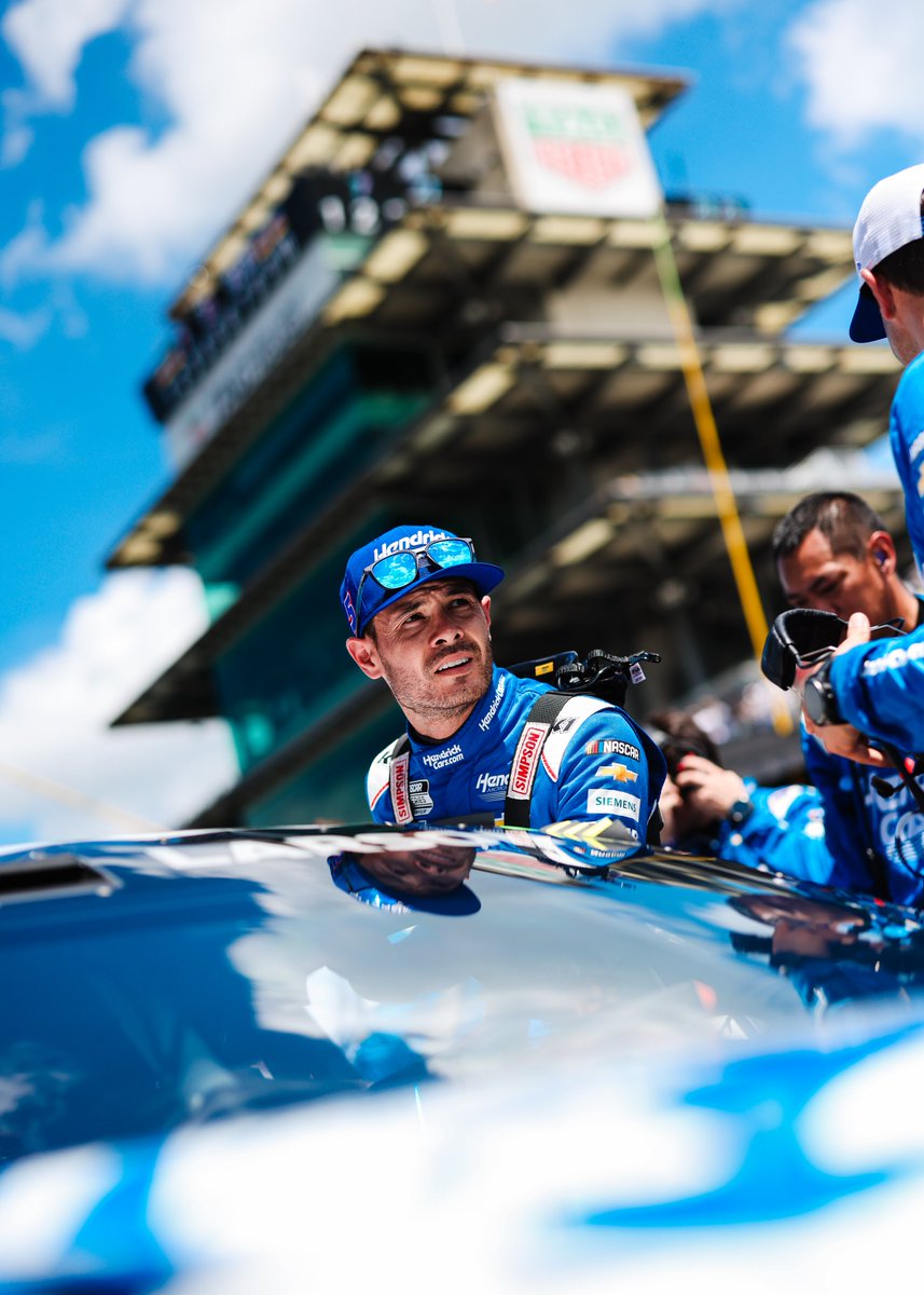 TeamHendrick's tweet image. New leader, @KyleLarsonRacin!