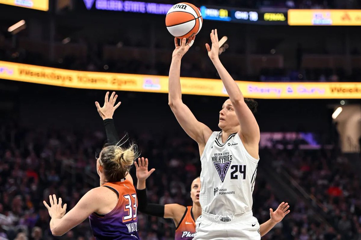 SwishAppeal's tweet image. Injuries can create opportunities. That's true for #WNBA teams and players, but also for #WNBAFantasy owners.
Following Kayla Thornton's injury, which Valkyries deserve a closer look?
@nemchocke dives into that and more in his latest fantasy grab bag: buff.ly/LHWSefh