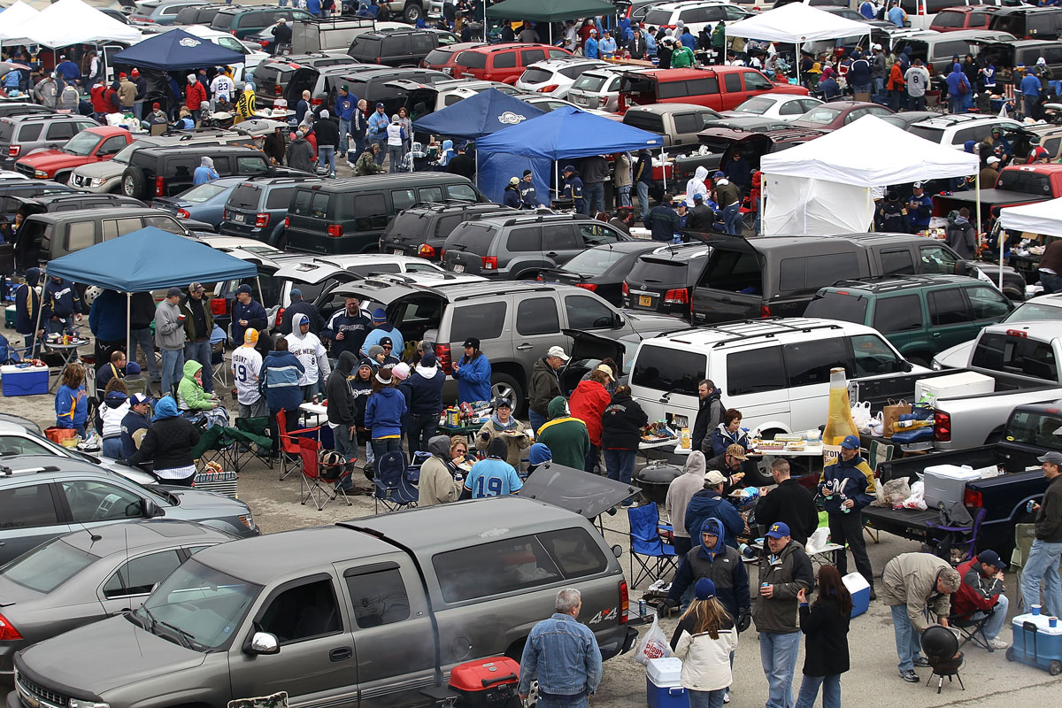 CoachO_PSC's tweet image. Peru State Football Tailgating for the 2025 Season Spots are filling up quickly, so we’ve added another lot for tailgating. 
Contact Gwyn Williams at gwilliams@peru.edu