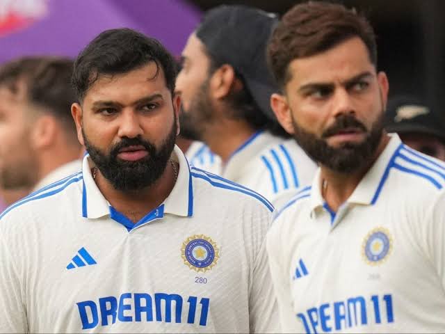 rushiii_12's tweet image. Rohit and Virat given their everything to Indian team but this failed Cricketer Sanjay Manjrekar said that :😖💔

 &quot;Rohit Sharma averaged 10 in his last two series, and Virat Kohli averaged 30 over the past five years. Their retirement wasn’t a big loss for Team India since they…