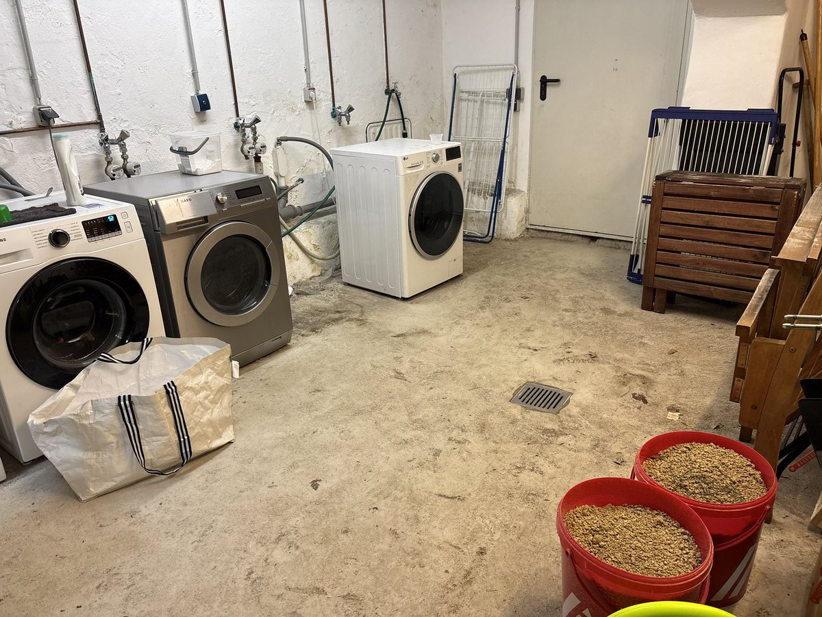 MsLutzmann's tweet image. This is new to me: The apartment where I’m staying has a communal “washing cellar”. You go into the garden and down some stairs under the building to a basement room where every family in the building has their own washing machine to do their laundry. DO NOT drop any whites! 🧺