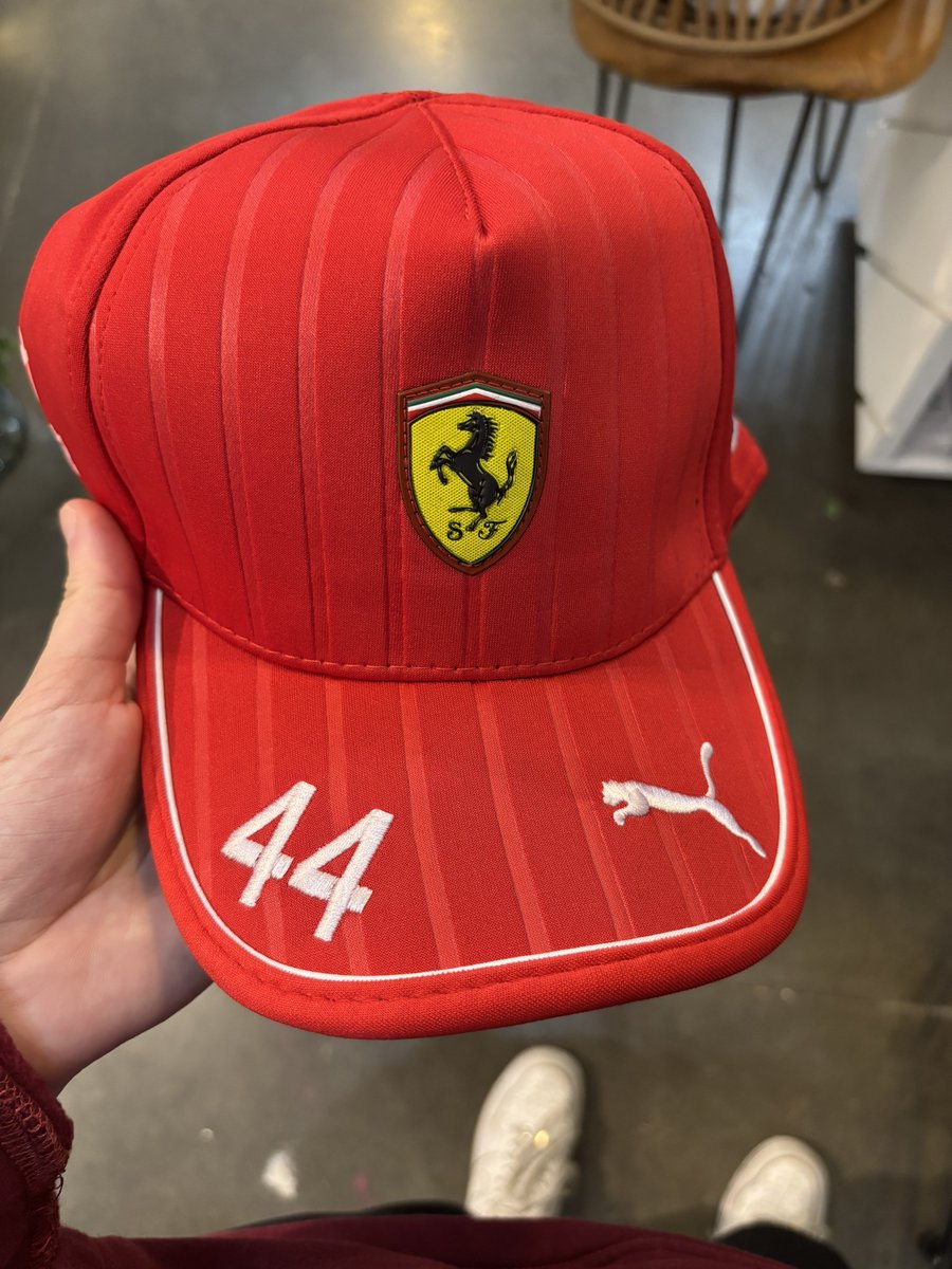 WWHNEXT's tweet image. i ordered a charles hat and got lewis LMAO 😭