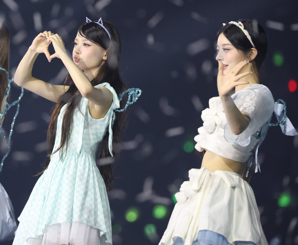 YooyeonS5_'s tweet image. 250727 가요대전 엔딩 아일릿
#모카 #MOKA #민주 #minju #원희 #wonhee #ILLIT #아일릿