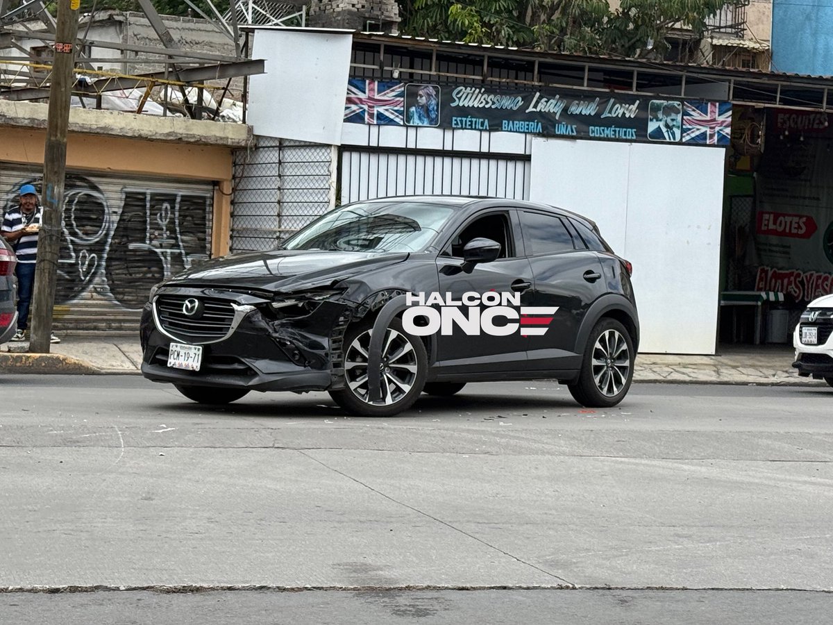 HalconOnce's tweet image. #Choque
El accidente ocurrio esta mañana en el cruce de Jimenez Cantu y Primero de Mayo frente a la estacion del #Mexibus Linea 2 en la Gustavo Baz Parada, #Ecatepec
Involucrados un motociclista y el conductor de un auto, tras el impacto el conductor de la moto y su…