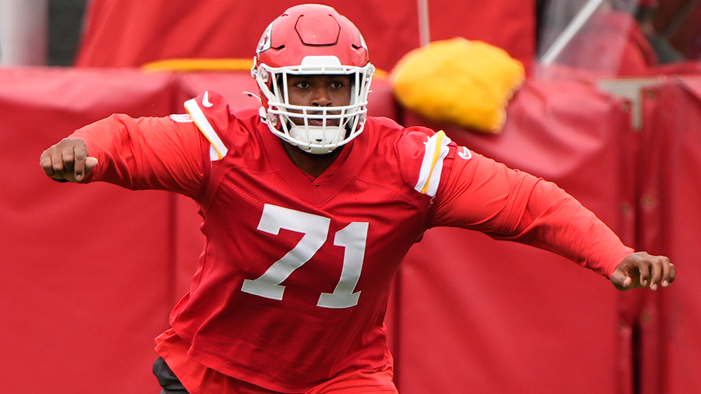 “I Wasn’t Late” — Chiefs Rookie Claps Back at Camp Rumors, Blames Coach Reid’s Clock