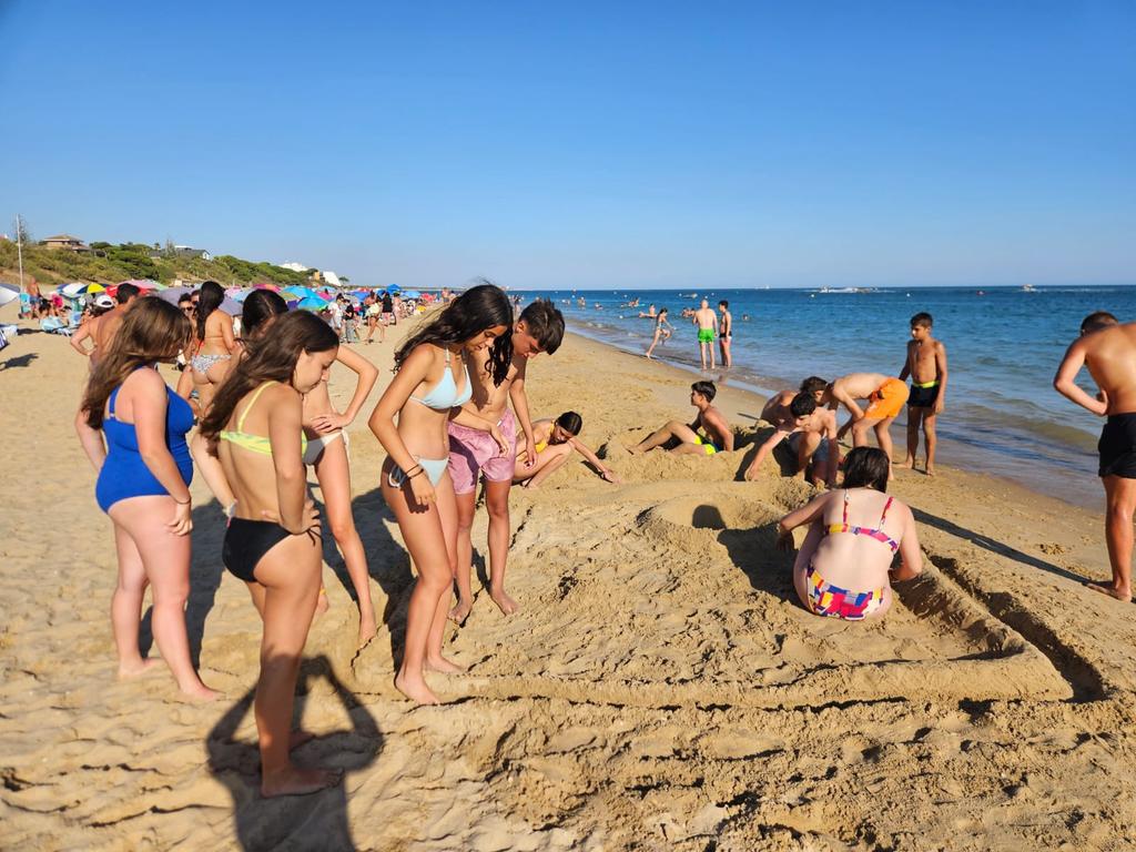 Nos encanta la playa 🌞 en #CampaCartaya2 y está tarde hemos descubierto otra diferente, El Portil. Juego, baño, risas y diversión asegurada <a href="/deportesdipusal/">DeporteDipuSalamanca</a>