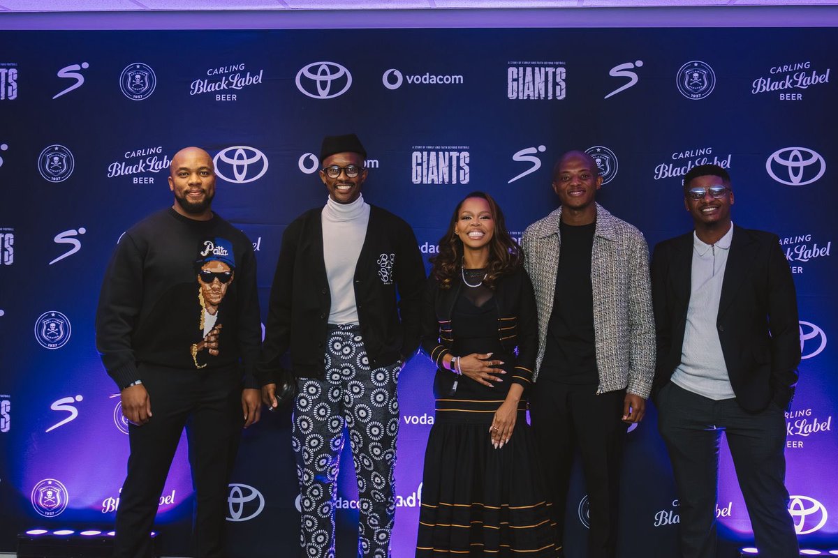 Shikisha10_'s tweet image. Got my @CarlingBlackLabel locked and loaded — who else is sipping while the Giants do the most? Big cheers to our champs @Vodacom &amp;amp; @ToyotaSA 🏆 Let’s make some noise! @MzansiWethu @SuperSportTV @MzansiMagic #OnceAlways #GiantsOnDStv #SSGiants