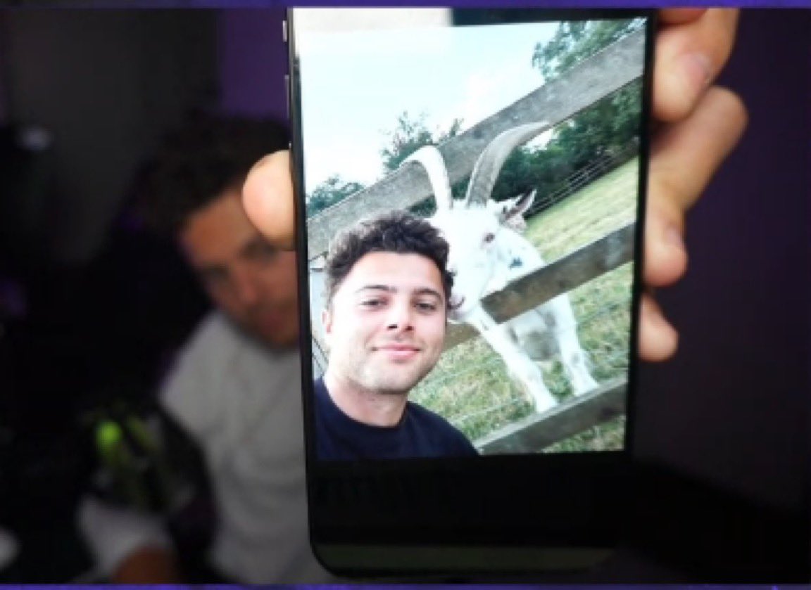 MFewtrellDaily's tweet image. We can't believe it, but Max got a selfie with the GOAT!
