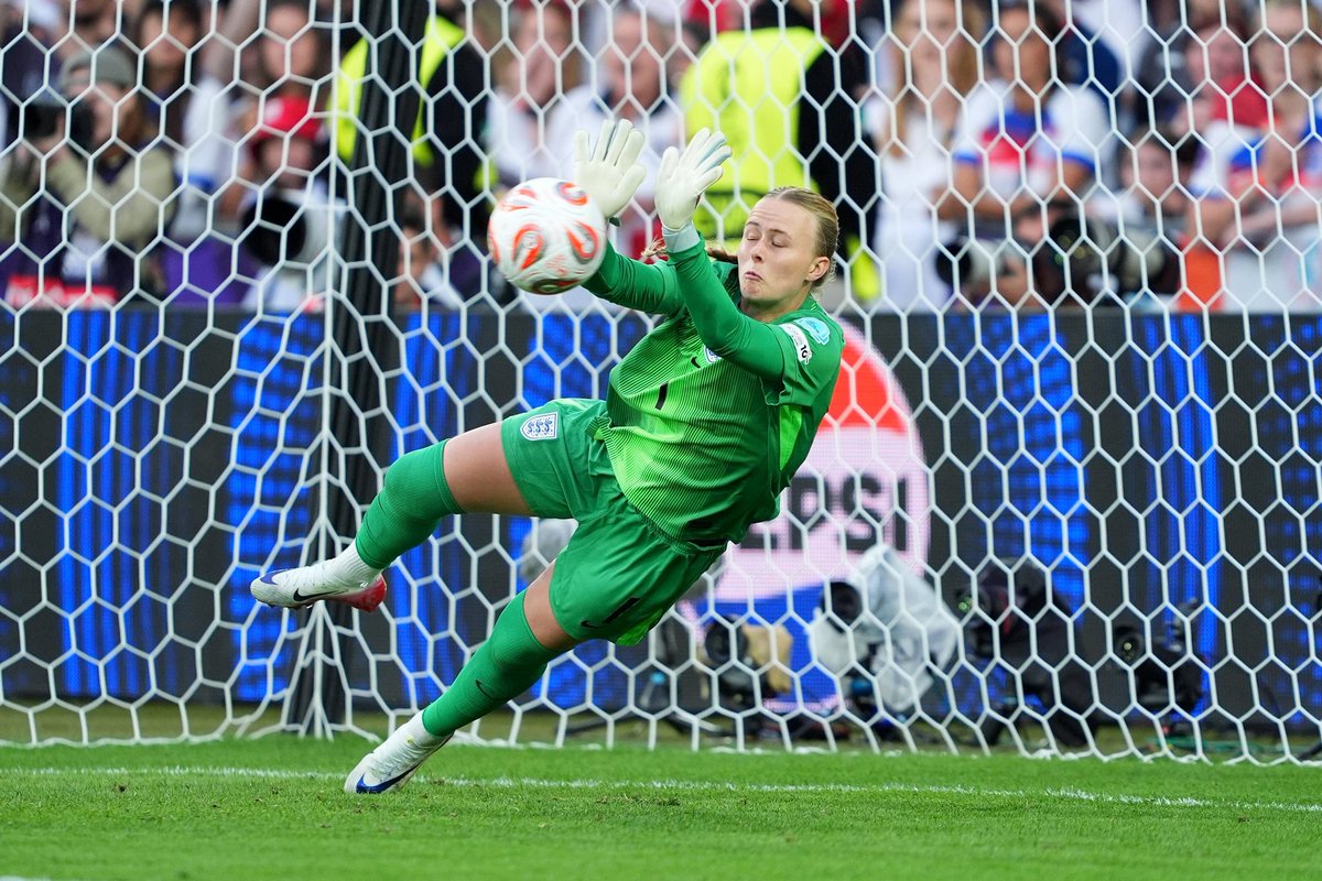 lee1978lcfc's tweet image. Thoroughly enjoyed the tournament ... The standard is much better than it once was ... I know it's not for everyone but the 2 teams in the final are proper teams ... Loved the passion from Bronze and Williamson ... Keeper was immense ... Chloe Kelly a star ⭐
#England 🦁🏆