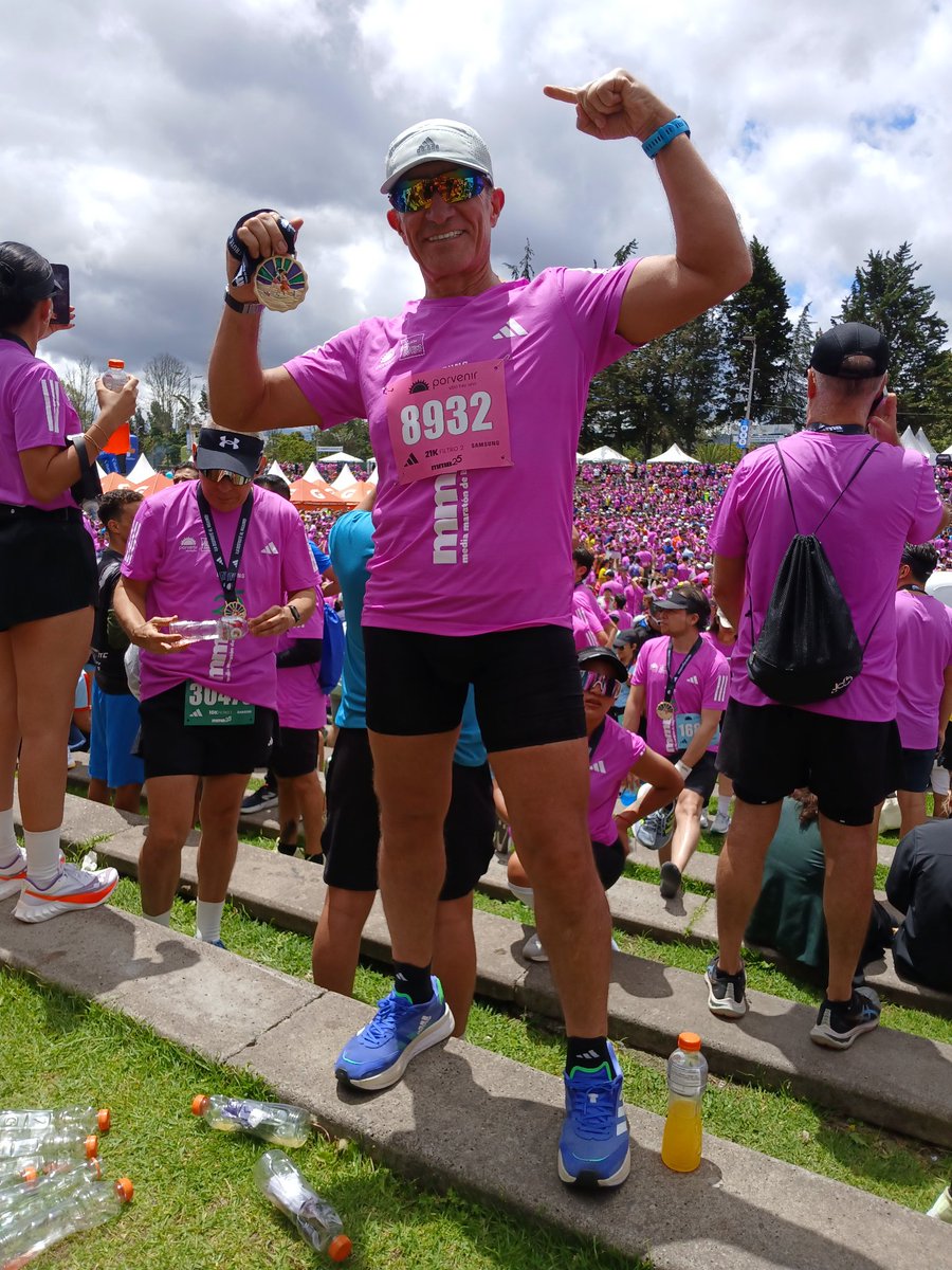 Jaime Villanueva 🇨🇴 (@jaimevillan_) on Twitter photo #AquiYaSeCorrio
Se logró 21k <a href="/mediamaratonbog/">media maratón de Bogotá</a> a paso controlado, lo más importante sin molestias🙏
Seguiremos trabajando para mejorar y llegar al nivel.
#mmb2025 #runner #running <a href="/Juanma_ak/">Juan Manuel</a> <a href="/ChGuerr/">Jose Guerra 🇸🇻 🇺🇸❤️❤️❤️</a> <a href="/CorroAMiPaso/">Corro A Mi Paso 🇲🇽</a> <a href="/Crisita20/">Cris Lepe</a> <a href="/PpValdesS/">Pepe Valdes</a> <a href="/Jackie86521/">Jackie Palmer</a> <a href="/ManicomioRunner/">Manicomio Runner \m/ 🤪 \m/</a> <a href="/Aca_Runners/">ProyectoAcáEntreRunners</a> #AquiYaSeCorrio
Se logró 21k <a href="/mediamaratonbog/">media maratón de Bogotá</a> a paso controlado, lo más importante sin molestias🙏
Seguiremos trabajando para mejorar y llegar al nivel.
#mmb2025 #runner #running <a href="/Juanma_ak/">Juan Manuel</a> <a href="/ChGuerr/">Jose Guerra 🇸🇻 🇺🇸❤️❤️❤️</a> <a href="/CorroAMiPaso/">Corro A Mi Paso 🇲🇽</a> <a href="/Crisita20/">Cris Lepe</a> <a href="/PpValdesS/">Pepe Valdes</a> <a href="/Jackie86521/">Jackie Palmer</a> <a href="/ManicomioRunner/">Manicomio Runner \m/ 🤪 \m/</a> <a href="/Aca_Runners/">ProyectoAcáEntreRunners</a>