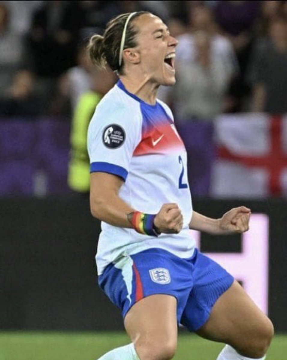 Lucy Bronze played the whole tournament with a fractured tibia! 

She’s made of strong stuff. Northumberland’s finest 💪 

<a href="/LucyBronze/">Lucy Bronze MBE</a> #WEURO2025 #lionesses