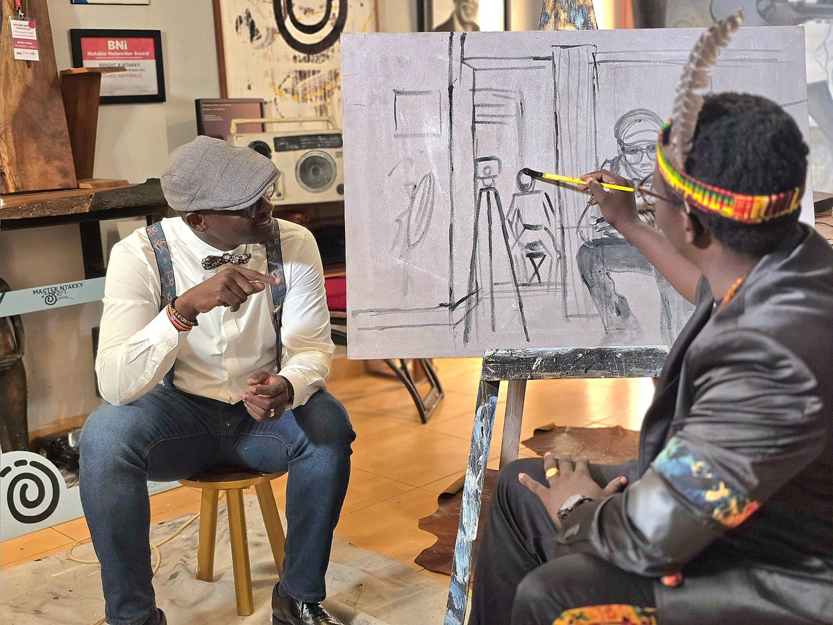 kasyate's tweet image. On @kasyatestories this week; @MasterNtakky shares his #IncredibleLifeStory and while at it, does what he does best- painted me and the camera setup on a canvass! What a talent and oh what a story of turns, twists and troubles all surmounted! youtube.com/@incrediblesto…