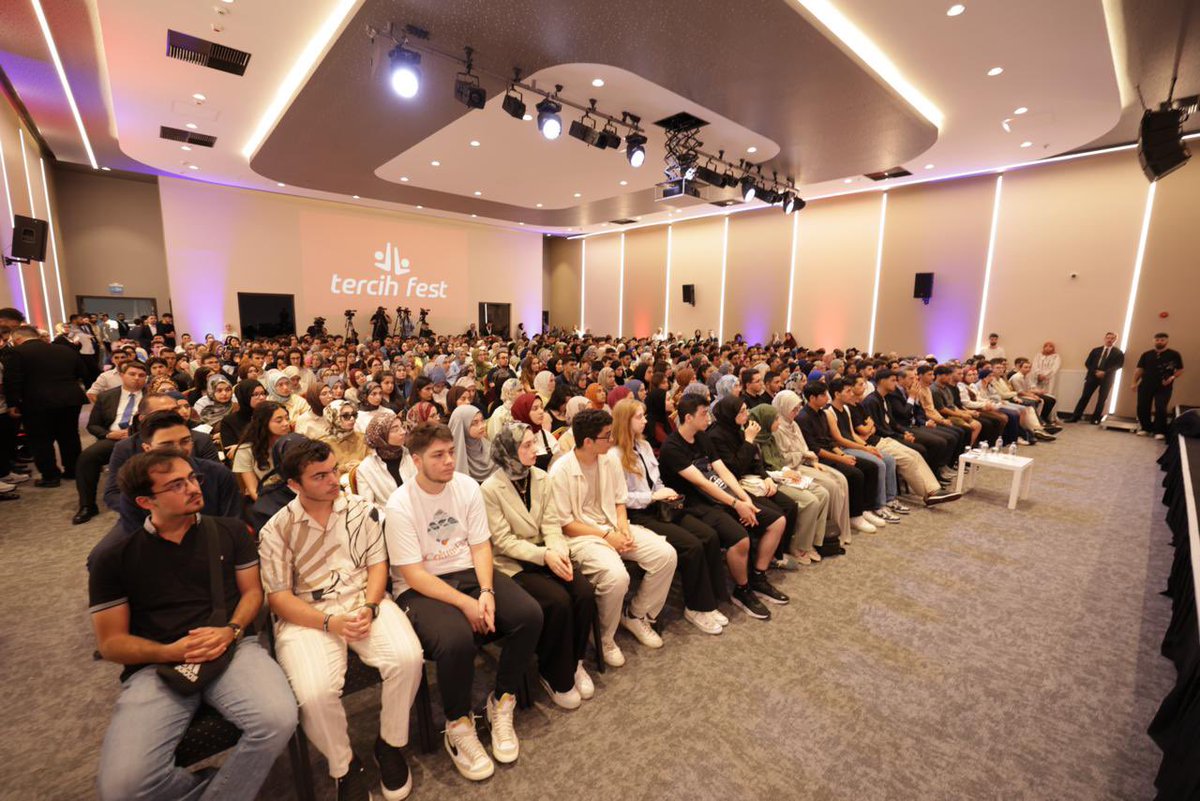 Kariyer yolculuklarının her aşamasında gençlerimizin yanındayız. 📚✍🏻

Kurucu vakfı olduğumuz İbn Haldun Üniversitesi’nin ev sahipliğinde, İstanbul Teknik Üniversitesi iş birliğiyle gerçekleşen 8. TercihFest’te ülkemizin dört bir yanından gelen gençlerle buluştuk.

Gençlerin