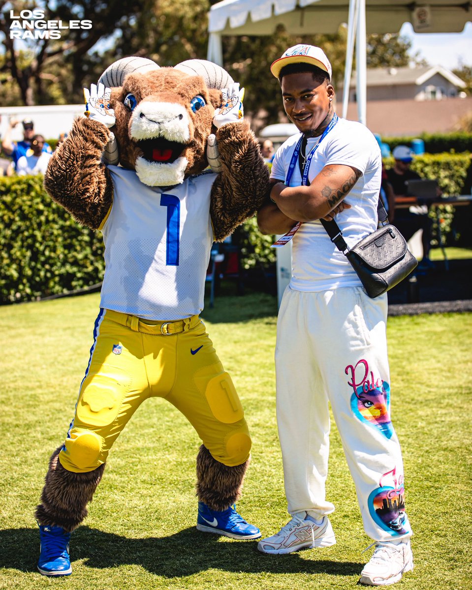 Rampage (@rampagenfl) on Twitter photo “big dawg, hopped out the coupe goin’ hammy 🚗💨🫣 “big dawg, hopped out the coupe goin’ hammy 🚗💨🫣
