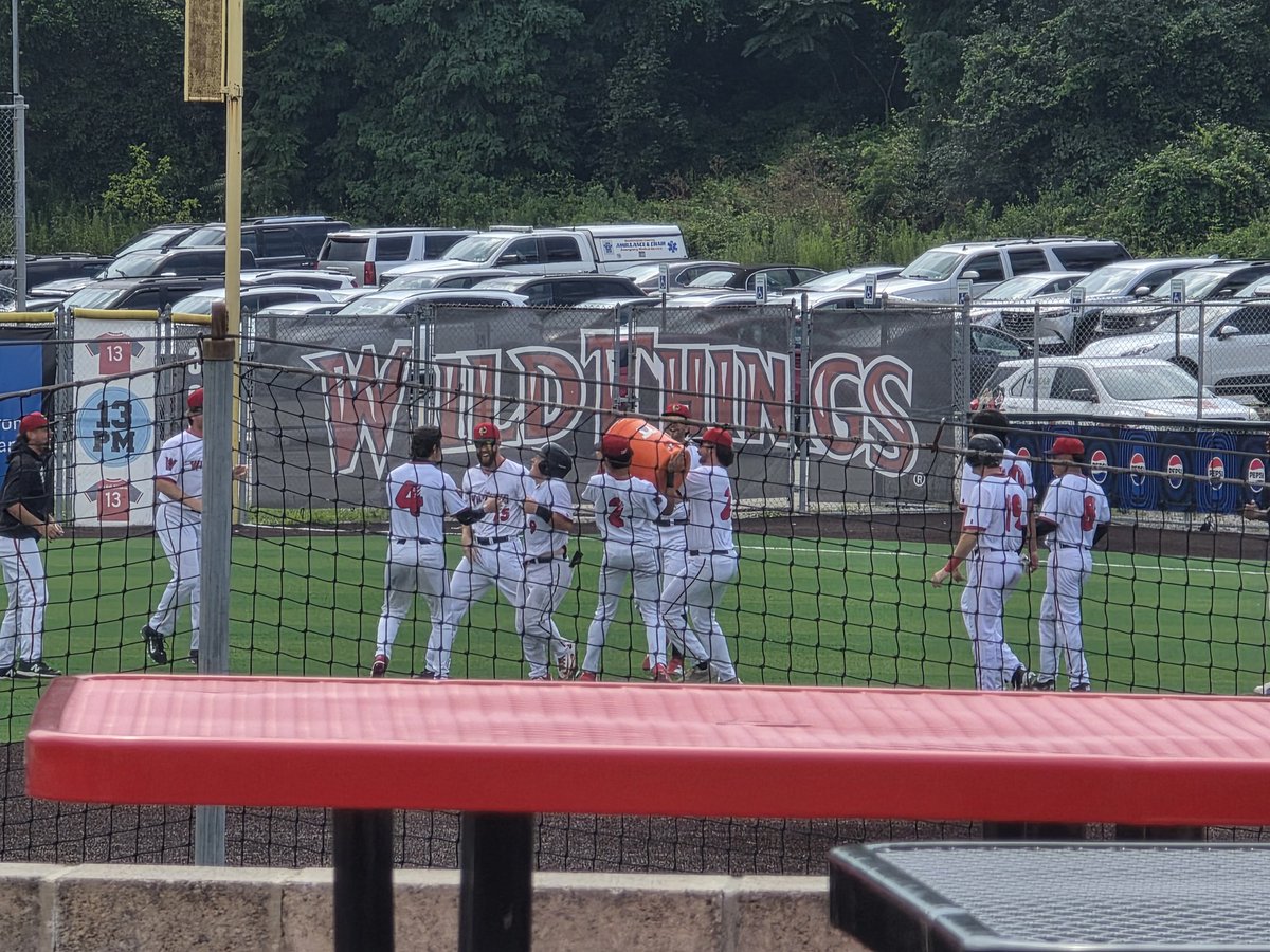 didthingswin02's tweet image. Did the 🔴@WashWildThings⚫️ win?

YEP! A WALK OFF SINGLE BY THREE HILLIER!!!!

4-3 vs. Florence 🤠

(36-29, 18-10 at home)