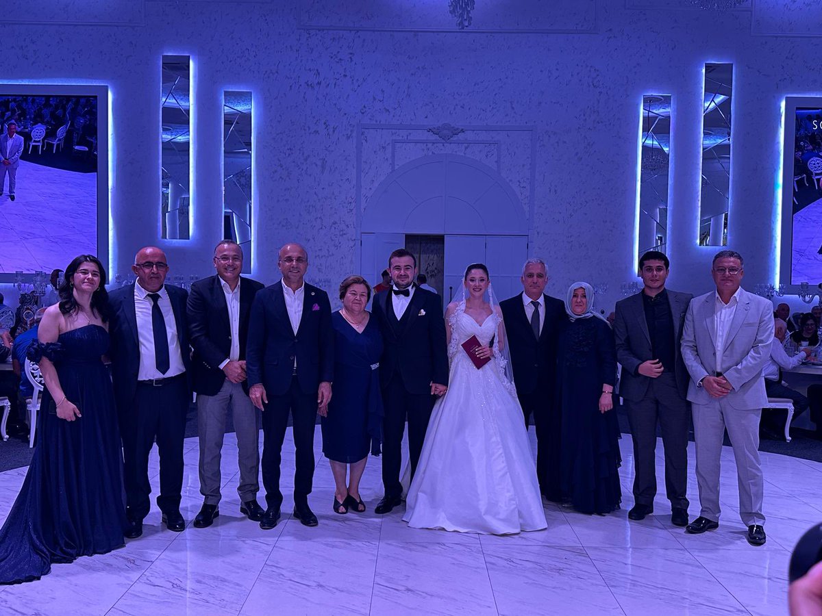 gencaskn's tweet image. Keçici ve Özhan ailelerinin kıymetli evlatları Rüveyda ve Gökberk’in nikahlarını gerçekleştirdik.Aileleri kutluyor,genç doktorlarımıza bir ömür mutluluklar diliyoruz.
