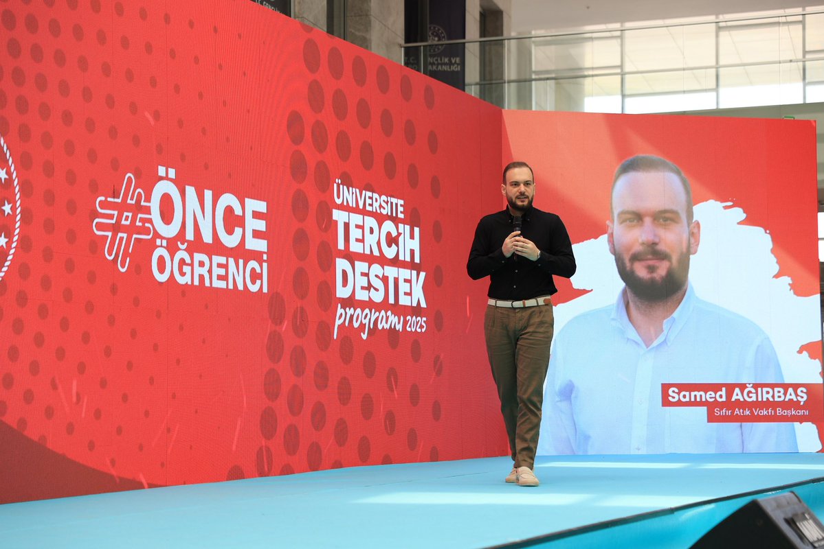 samedagirbas's tweet image. Bugün, Önce Öğrenci ekibinin düzenlediği Tercih Destek Programı’na katılarak üniversiteye yeni başlayacak arkadaşlarımızla bir araya geldik.

Sorular, sohbetler ve samimi bir enerjiyle dolu güzel bir buluşma oldu. Böyle bir buluşmanın içinde yer almak ve genç arkadaşlara destek…