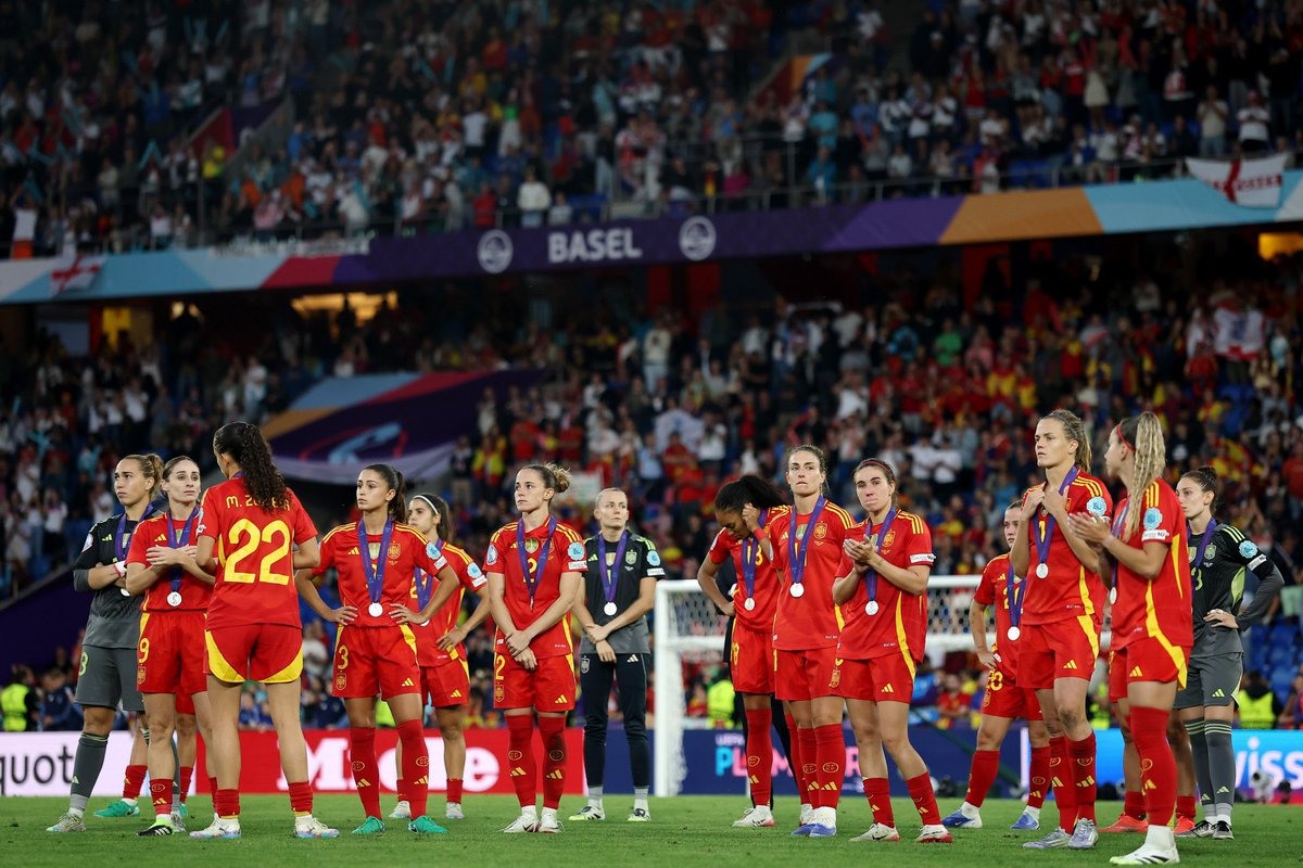 Luismi_Casillas's tweet photo. Hoy es duro de ver, mañana será otro día y serán más conscientes de lo que están haciendo. Campeonas del Mundo en 2023, Campeonas de la Nations en 2024, Cuarto Puesto en los JJOO en 2024 y Subcampeonas de Europa en 2025. Digno de aplaudir. Siempre @SEFutbolFem. 💪🏼

📸 @david_lrl https://t.co/eX2XoOvfbX