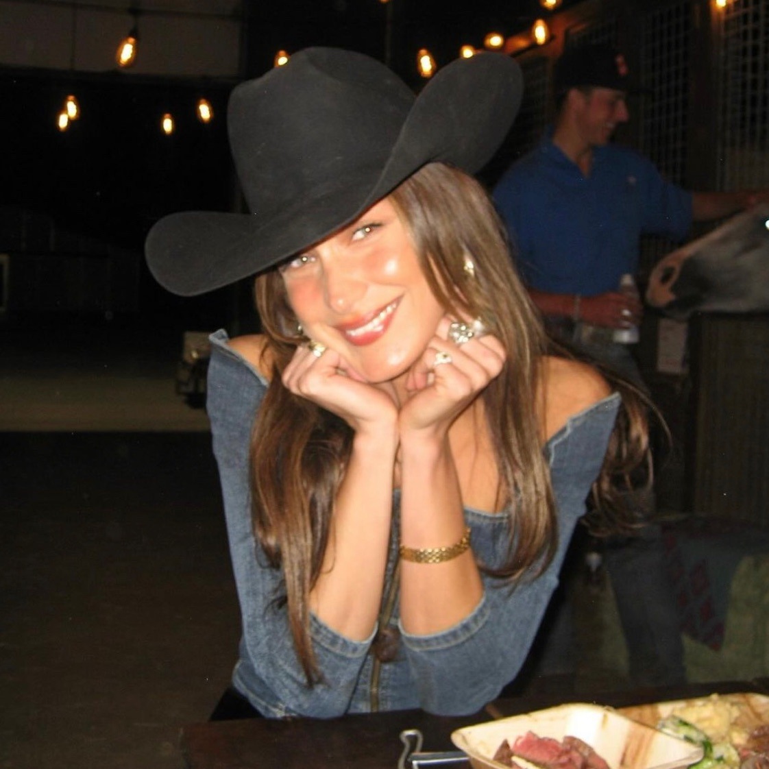 XOtattedonher's tweet image. Cowgirl Bella Hadid is iconic 🤍