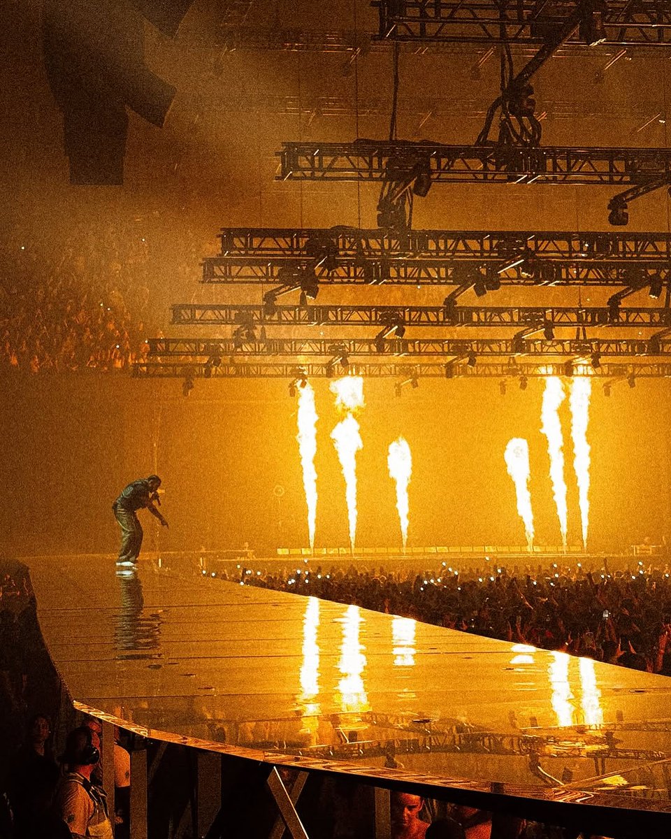 king_kingkai7's tweet image. Drakeโs rollout for Iceman isnโt just different itโs a masterclass in reinventing Rollouts that will change the landscape of music. And this is why its the most anticipated album in decades.
- No confirmed release date. No official tracklist. No verified cover art. This goesโฆ