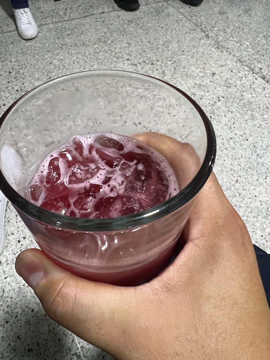 sociphono's tweet image. La pizza con piña afuera de la costa en general es horrible, pero la pizza hawaiana barranquillera con jugo de corozo es una dupla muy superior, que no se encuentra en ninguna otra parte del mundo.

Y ustedes no están preparados para esta conversación.