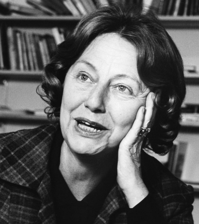 LiteraryVienna's tweet image. „The greatest gift is the passion for reading.
It is cheap, it consoles, it distracts, it excites,
it gives you knowledge of the world and experience of a wide kind.
It is a moral illumination.“

Elizabeth Hardwick
* July  27, 1916