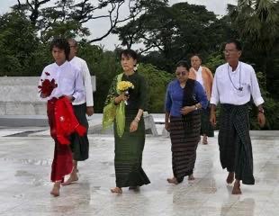 KimAris77's tweet photo. I was troubled to see Ye Aung Than, grandson of my mother’s estranged uncle, laying a wreath at the Martyrs’ Mausoleum — despite his family never respecting my grandfather, General Aung San, or his vision. His legacy is about freedom and dignity, not political display. https://t.co/RemztzmHBG