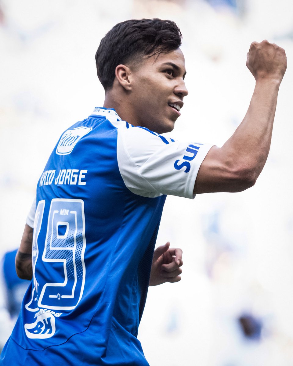 BlogRaposa's tweet image. Comente! O que acharam do primeiro tempo do Cruzeiro?

INT: Cruzeiro 1-1 Ceará.