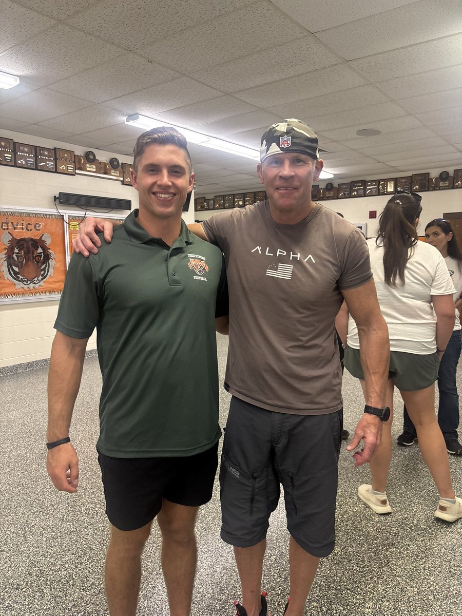 Benedictine Football (@ravenfootballbc) on Twitter photo We are so proud of our players for organizing and running a youth football camp yesterday for the Tiger Strong Football Program! 🏈
Shoutout to Benedictine Football legend Jamie Mueller for an awesome talk as well as taking pictures and signing autographs! <a href="/ravenathletics/">Raven Athletics</a> We are so proud of our players for organizing and running a youth football camp yesterday for the Tiger Strong Football Program! 🏈
Shoutout to Benedictine Football legend Jamie Mueller for an awesome talk as well as taking pictures and signing autographs! <a href="/ravenathletics/">Raven Athletics</a>