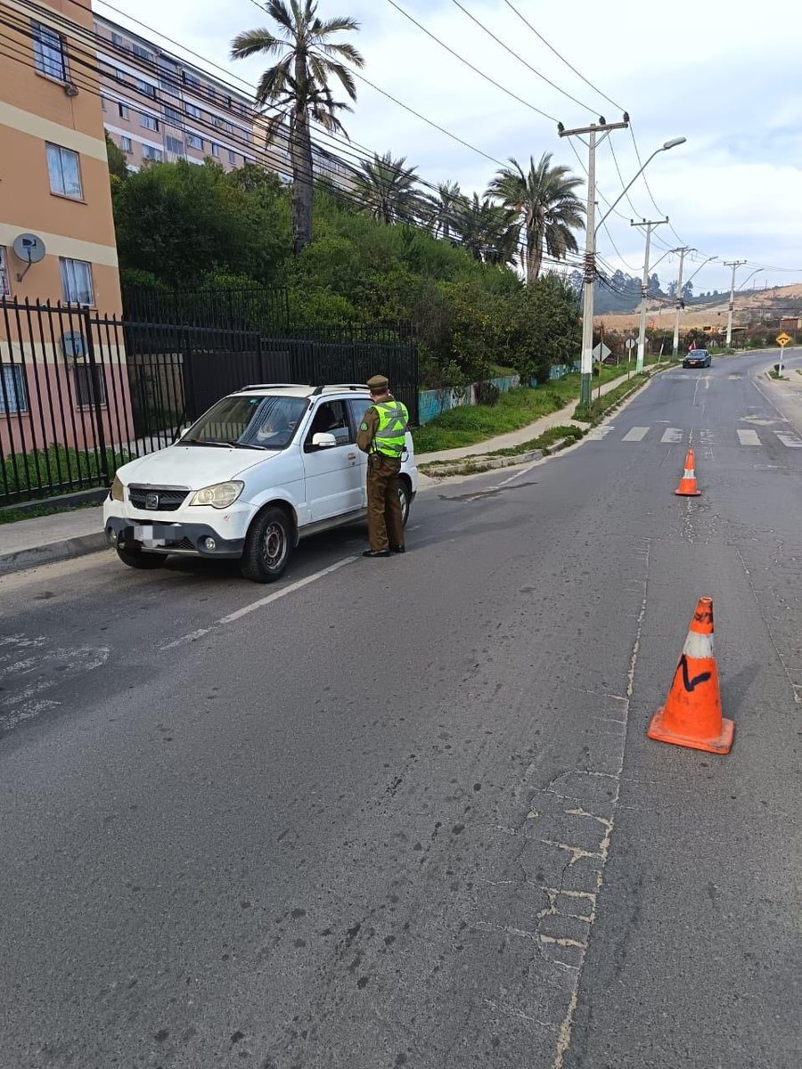 #Valparaíso: Carabineros se encuentran efectuando fiscalizaciones en avenidas principales verificando el cumplimiento de la ley de tránsito y el cumplimiento de medidas de seguridad por parte de los conductores y sus pasajeros.
#LaPrevencionEsNuestraEsencia